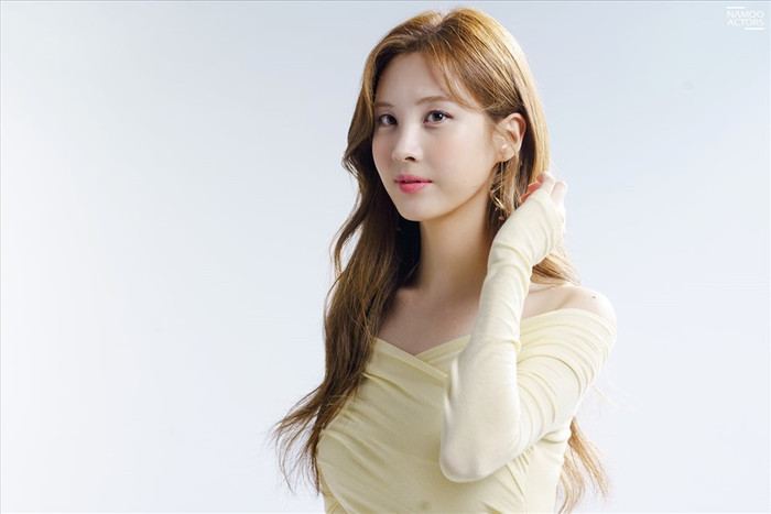 Seohyun cho biết cô ấy đã thảo luận với các thành viên SNSD về việc tìm kiếm sự cân bằng giữa các dự án cá nhân và hoạt động với nhóm trong thời gian họ gặp nhau gần đây.