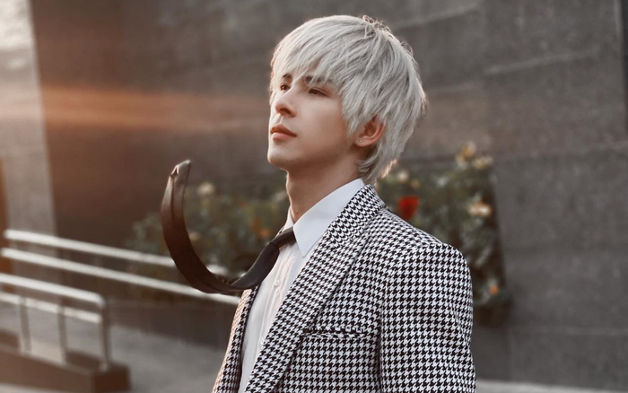 Fan quốc tế đầu tư số tiền khủng tặng quà không tưởng cho Denis Đặng Ảnh 2