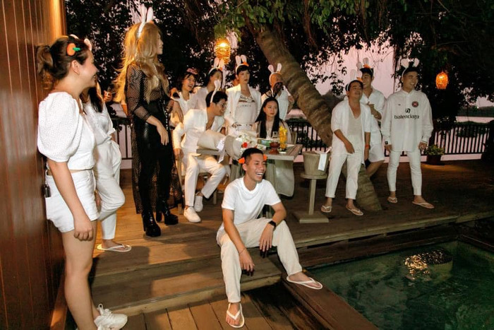 Huy Trần nửa đêm ghé studio của Ngô Thanh Vân, phát 'cẩu lương' dành cho người hâm mộ Ảnh 4