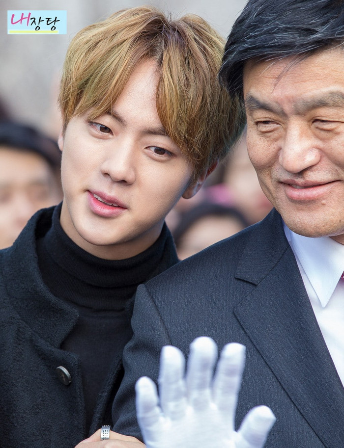 BTS nhận được nhiều lời khen nhờ nhan sắc thật