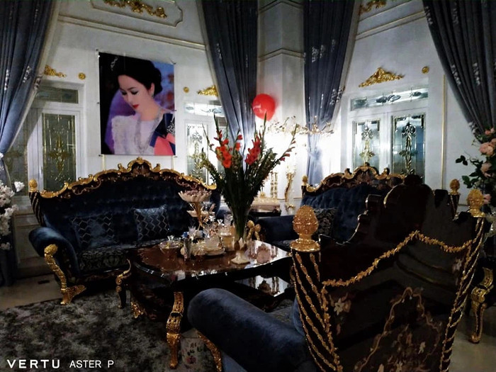 Vợ chồng bà Hắng sống trong căn biệt thự rộng lớn, sang trọng như lâu đài.