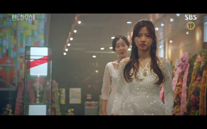 'Penthouse 2' tập 5: Ha Eun Byul thẳng tay giết Bae Rona Ảnh 23