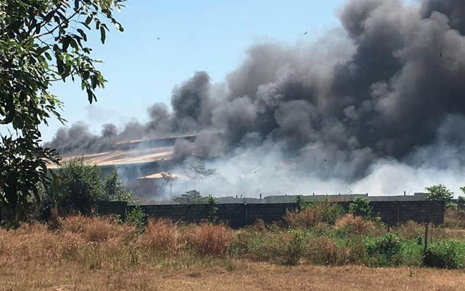 Khói lửa bao trùm công ty may mặc rộng hàng nghìn mét vuông ở Bình Dương Ảnh 2