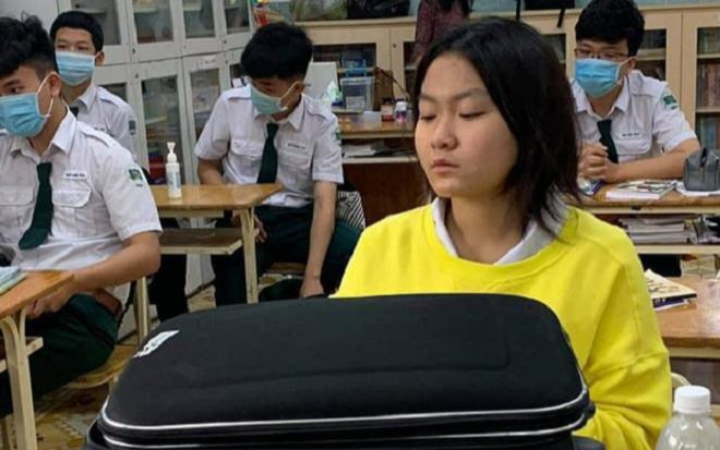 Nữ sinh vác theo cả một vali to đùng đến lớp, thứ bên trong một thực sự khiến nhiều người ngỡ ngàng Ảnh 2