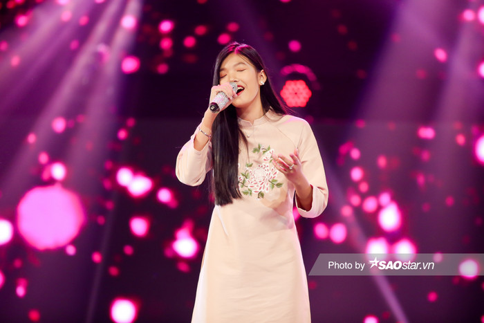 Khoa Minh - Tiểu Bình làm mới hit 'Nàng thơ xứ Huế', Emily khen ngợi: 'Hát hay như bật đĩa' Ảnh 4