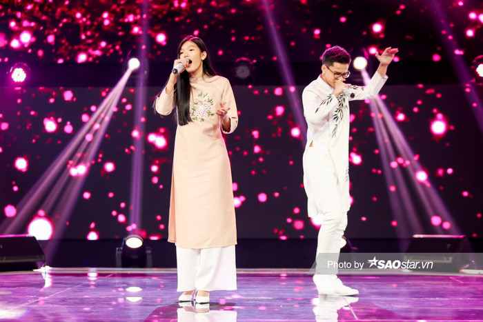 Khoa Minh - Tiểu Bình làm mới hit 'Nàng thơ xứ Huế', Emily khen ngợi: 'Hát hay như bật đĩa' Ảnh 6