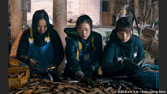 Trong phim, 3 nhân vật chính do các diễn viên Việt Nam thể hiện (từ trái sang: Tuyết Anh, Hoàng Phượng, Quỳnh Như) 