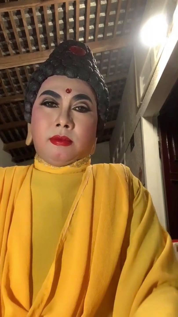 Dân mạng bức xúc khi nam thanh niên hóa thân thành Phật Tổ để chơi… TikTok Ảnh 3