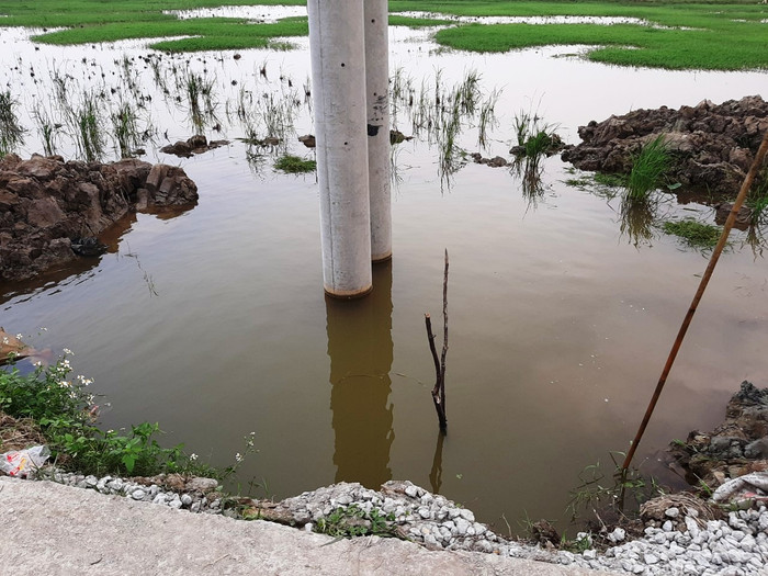 Hiện trường nơi xảy ra vụ đuối nước thương tâm của hai anh em trong cùng một gia đình. Ảnh: Người Đưa Tin