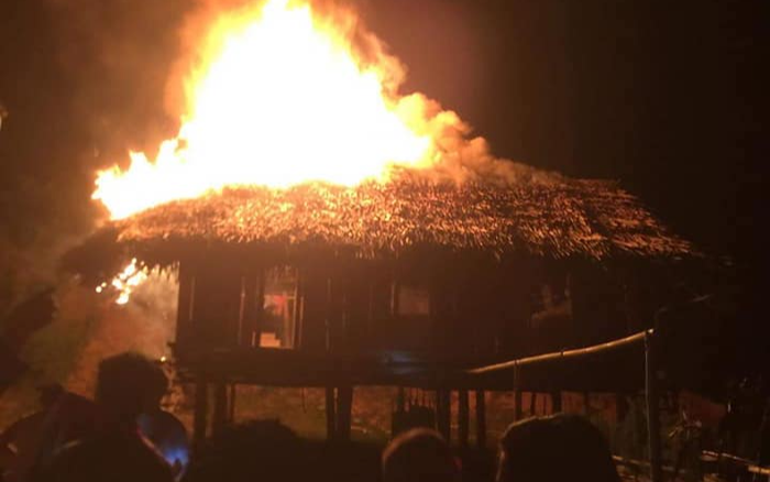 Xin tiền mẹ không cho, thanh niên 21 tuổi châm lửa đốt nhà cháy rụi Ảnh 2