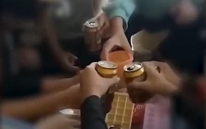 'Dậy sóng' clip cô giáo cổ vũ học sinh lớp 9 uống bia, công an vào cuộc làm rõ Ảnh 2
