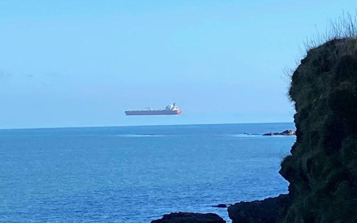 Giải mã hiện tượng lạ con tàu bay lơ lửng trên mặt biển tại Anh Ảnh 2