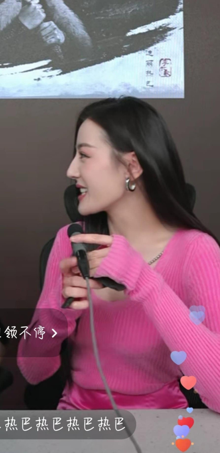 Nhìn nghiêng cằm của nữ diễn viên 9x như mới trải qua phẫu thuật thẩm mỹ 