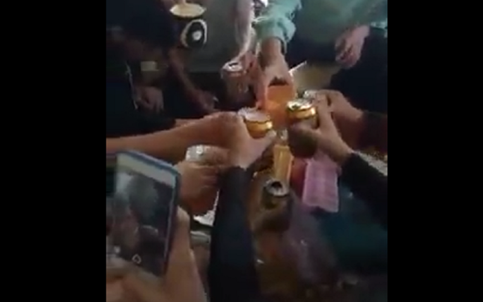 Vụ cô giáo cổ vũ học sinh uống bia rồi đưa clip lên MXH: Từng bị phạt vì tội đăng thông tin sai sự thật Ảnh 2