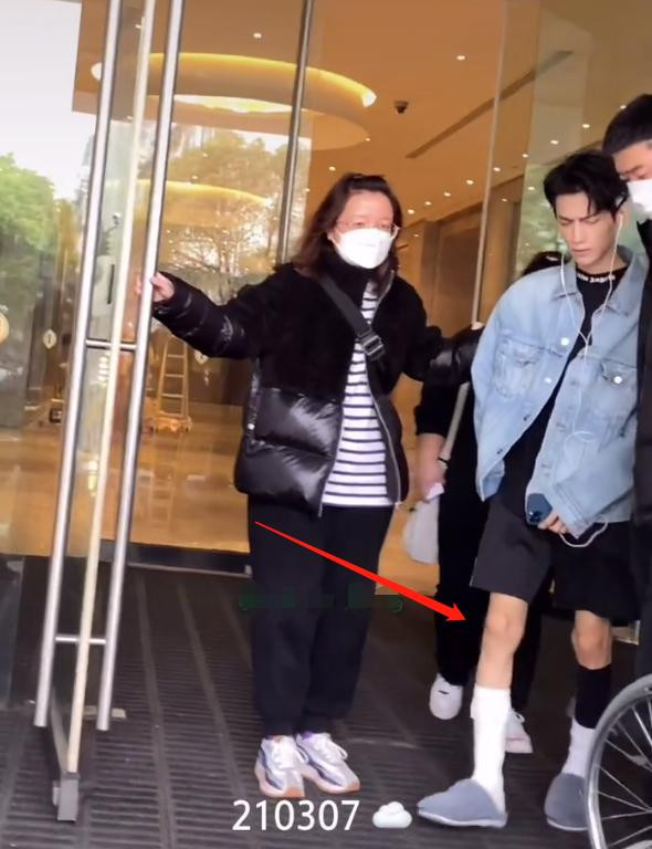 Bạn diễn của Dương Tử khiến khán giả 'hoảng hồn' vì thân hình gầy gộc, dáng đi kỳ lạ Ảnh 7