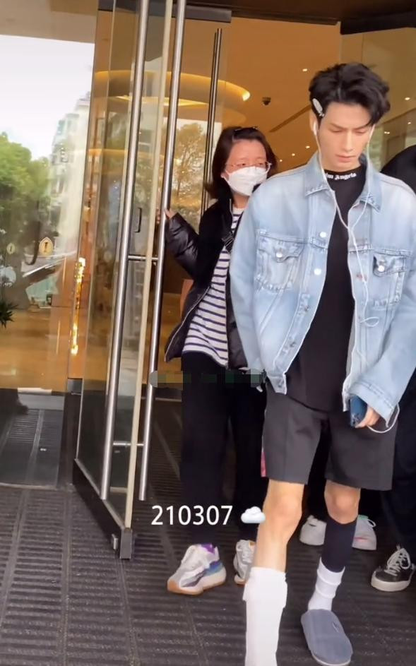 Bạn diễn của Dương Tử khiến khán giả 'hoảng hồn' vì thân hình gầy gộc, dáng đi kỳ lạ Ảnh 8