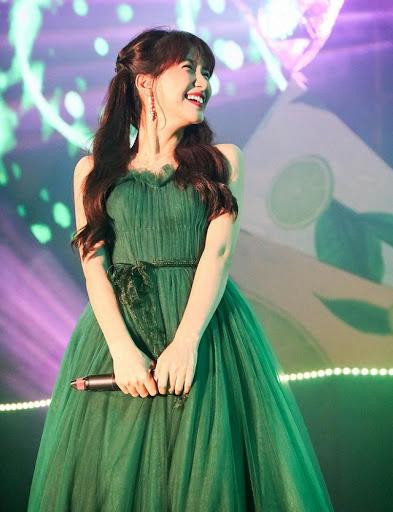 Đến váy dài tha thướt... 