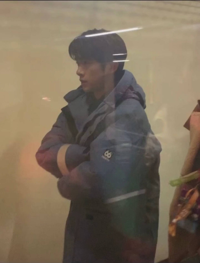 Dịch Dương Thiên Tỉ trở nên sống khép kín và không thích nói chuyện với mọi người Ảnh 6