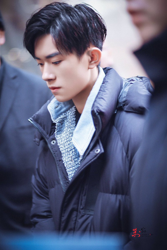 Dịch Dương Thiên Tỉ trở nên sống khép kín và không thích nói chuyện với mọi người Ảnh 7