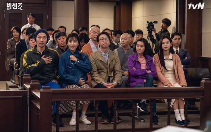 'Vincenzo': Cư dân Geumga bên ngoài là 'rạp xiếc trung ương' nhưng bên trong toàn là 'thiên tài mưu lược' Ảnh 2