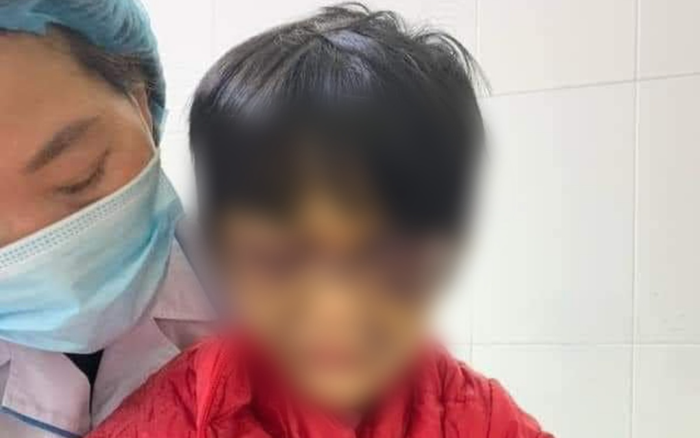 Hải Dương: Mẹ đẻ nhốt con gái 6 tuổi vào phòng, đánh đập dã man vì thường xuyên đi vệ sinh không bảo mẹ Ảnh 2