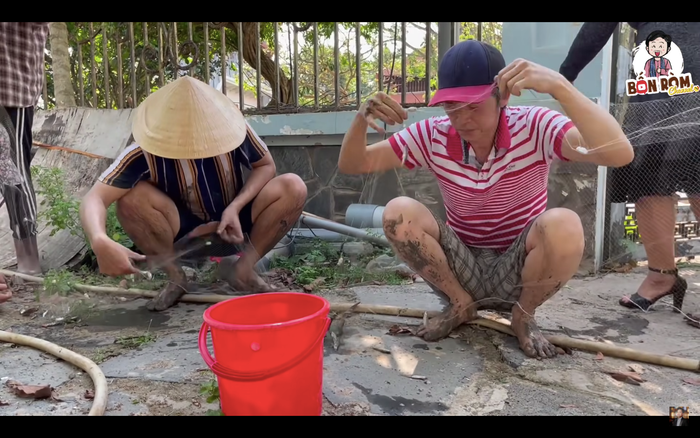 NSƯT Hoài Linh gây chú ý với hình ảnh 'chân lấm tay bùn' lội ao, bắt cá Ảnh 4