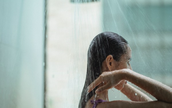 Mẹ chồng hoang mang khi thấy con dâu tắm 5 lần mỗi ngày Ảnh 2