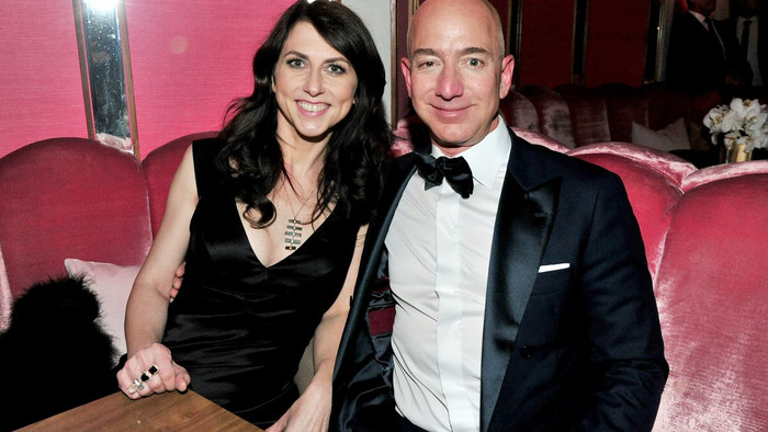 Bà MacKenzie Scott và chồng cũ Jeff Bezos thuở còn mặn nồng. (Ảnh: Jerod Harris/Getty Images)