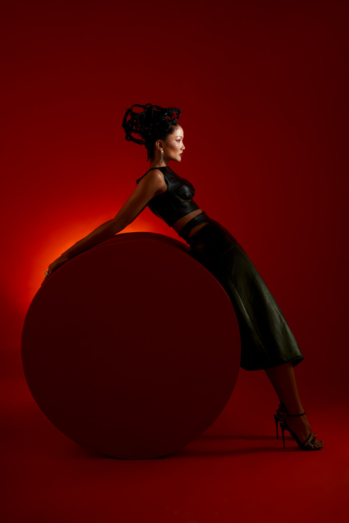 Cuộc sống này có khó khăn, có nhiều thử thách, nhưng người phụ nữ Việt Nam bao đời nay vẫn luôn đảm đang, nhân hậu, luôn #HuongVePhiaMatTroi – một hình ảnh đẹp làm lay động trái tim biết bao thế hệ người Việt Nam