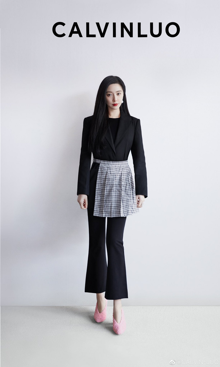 Phạm Băng Băng lên đồ tham dự xem show trực tuyến cho NTK Calvin Luo