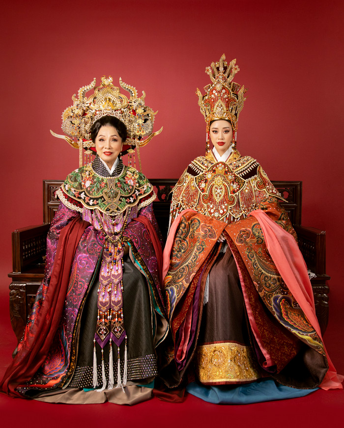 Hoa hậu Khánh Vân khoe thần thái quyền lực với trang phục hoành tráng Ảnh 9