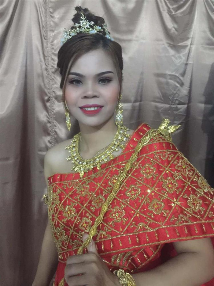 Thúy Diễm đầy khác lạ trong bộ trang phục truyền thống của người Khmer