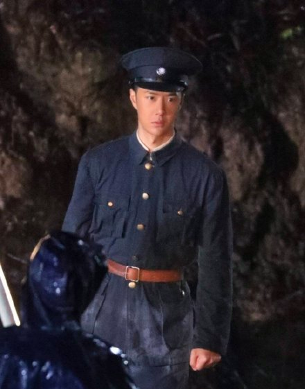 Đôi mắt chim ưng hết linh nghiệm: Vương Nhất Bác để lộ tạo hình trong phim mới Ảnh 5