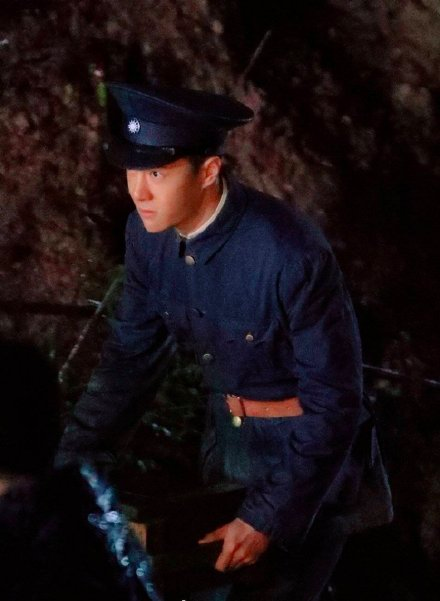 Đôi mắt chim ưng hết linh nghiệm: Vương Nhất Bác để lộ tạo hình trong phim mới Ảnh 6