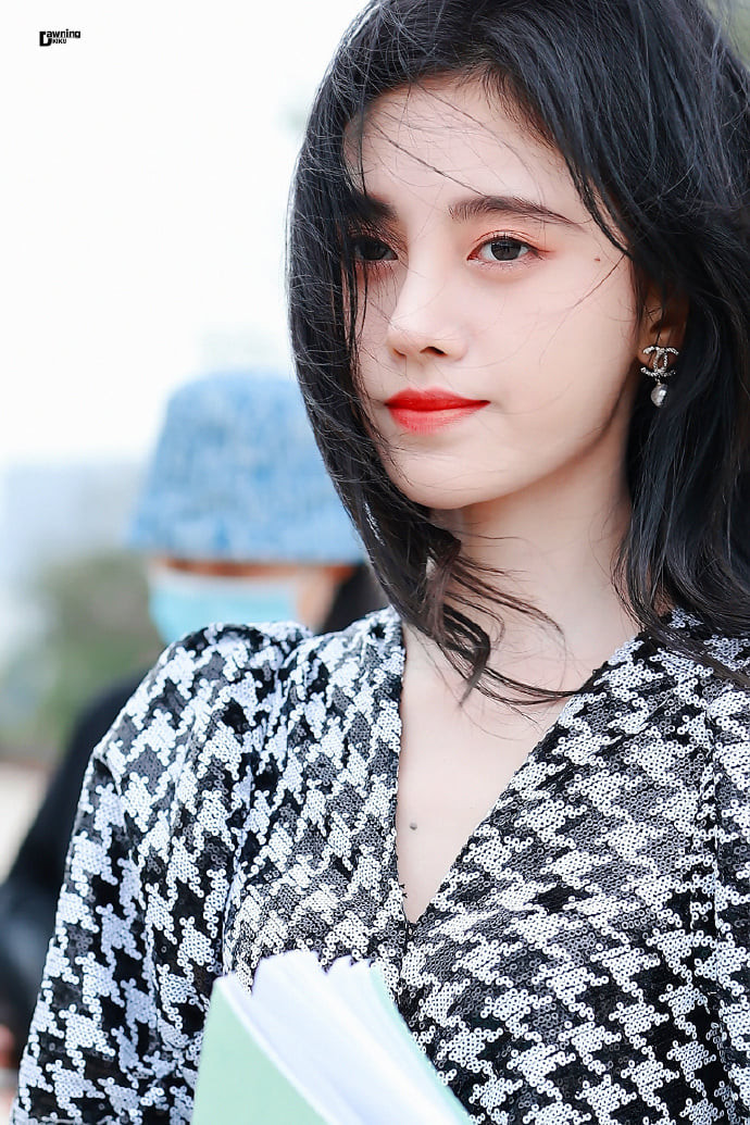 Top Tiểu Hoa Đán 9x đình đám nhất Cbiz: Dương Tử thăng hạng nhưng vẫn bị gà nhà Dương Mịch 'chặn xe' Ảnh 28