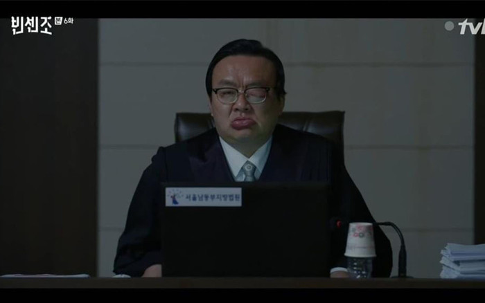 Kết quả là đây, cuối cùng phiên tòa đã bị hoãn sau 1 tuần 