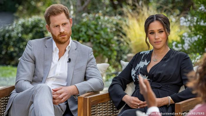 Harry và Meghan trong cuộc phỏng vấn kéo dài 2 giờ với Oprah Winfrey.