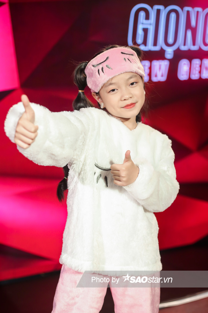 Tuy là một trong những thí sinh nhỏ tuổi nhất nhưng Sở Hân được đánh giá cao bởi sự tin tin trên sân khấu và giọng hát trong trẻo, đáng yêu.