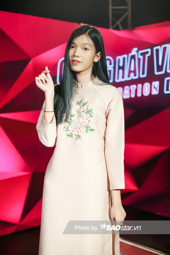 Đối đầu với Khoa Minh, Tiểu Bình suýt phải ra về nhưng chính giọng hát 'khó có ai có thể thuyết phục được', Lưu Hương Giang đã sử dụng quyền cứu duy nhất để trao cơ hội cho cô bé được bước tiếp vào vòng trong.