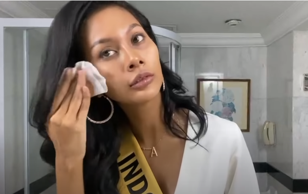 Rất nhiều fan sắc đẹp đặt câu hỏi lớn về sự trung thực trong việc tẩy trang của đại diện Indonesia. 