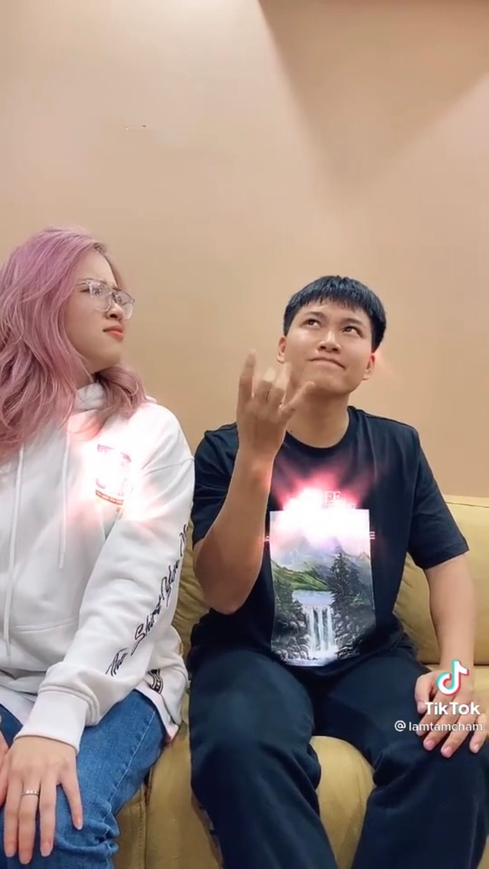 Mũi trưởng Long bị cộng đồng mạng phát hiện thân thiết quay clip với gái lạ trên TikTok Ảnh 6