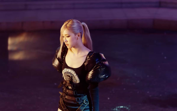 Rosé tiếp tục 'thả thính' teaser MV, fan sướng rơn khi được 'khuyến mại'... thêm vài câu hát Ảnh 2