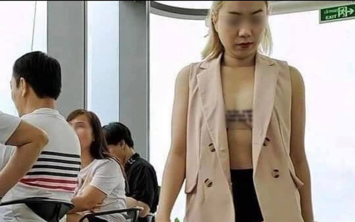 Người phụ nữ 'nghiện thả rông' gây choáng với bộ trang phục 'mặc như không mặc' đi chơi lễ Ảnh 2