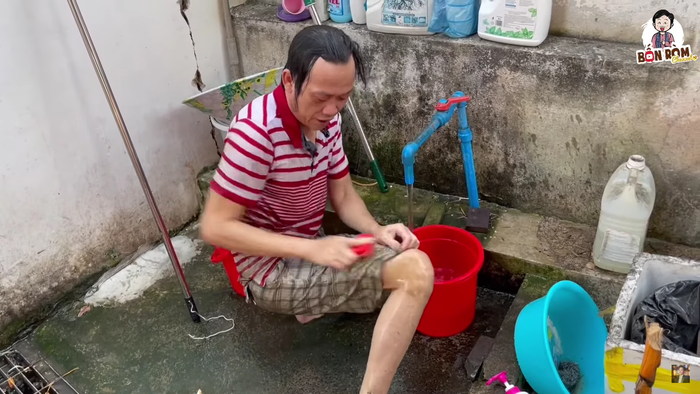 'Tắm xong nhân tiện giặt đồ luôn qusy vị, hồi xưa vậy không à!'