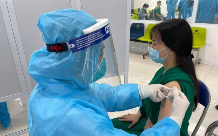 Sau khi tiêm vắc xin Covid-19, Việt Nam ghi nhận 2 trường hợp sốc phản vệ độ 2 Ảnh 2