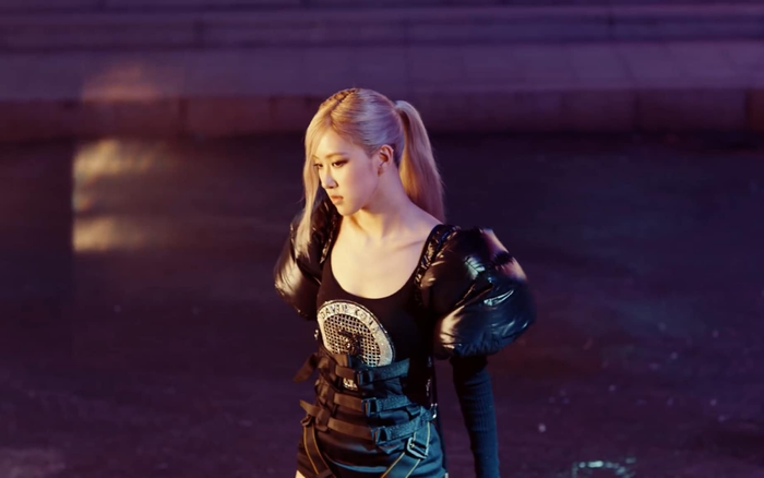 Rosé (BlackPink) diện trang phục từ nhà thiết kế Việt Nam trong MV debut solo Ảnh 2