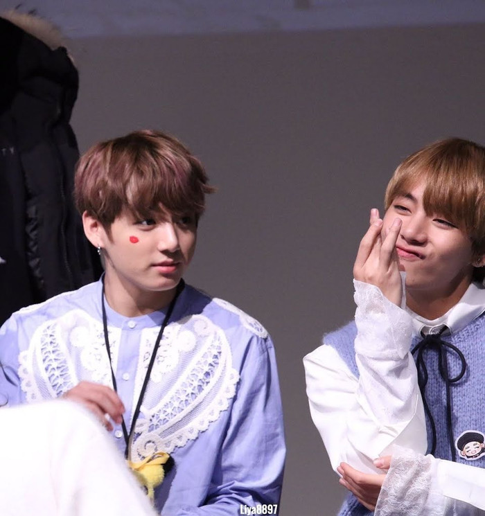 12 lần Jungkook (BTS) 'sao y bản chính' các đàn anh Ảnh 3