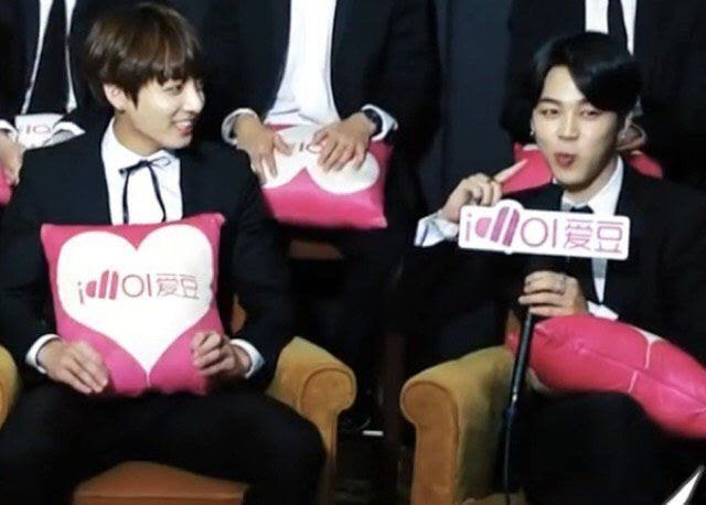 12 lần Jungkook (BTS) 'sao y bản chính' các đàn anh Ảnh 11