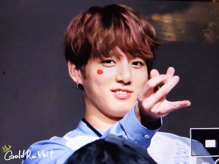 12 lần Jungkook (BTS) 'sao y bản chính' các đàn anh Ảnh 4