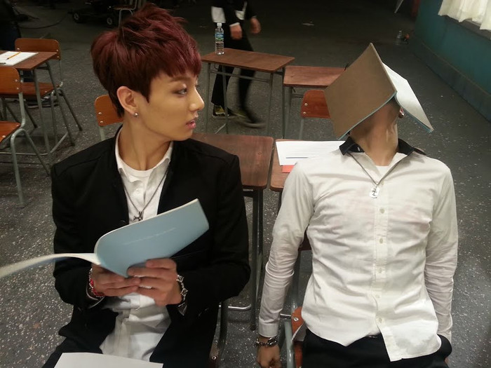 12 lần Jungkook (BTS) 'sao y bản chính' các đàn anh Ảnh 5